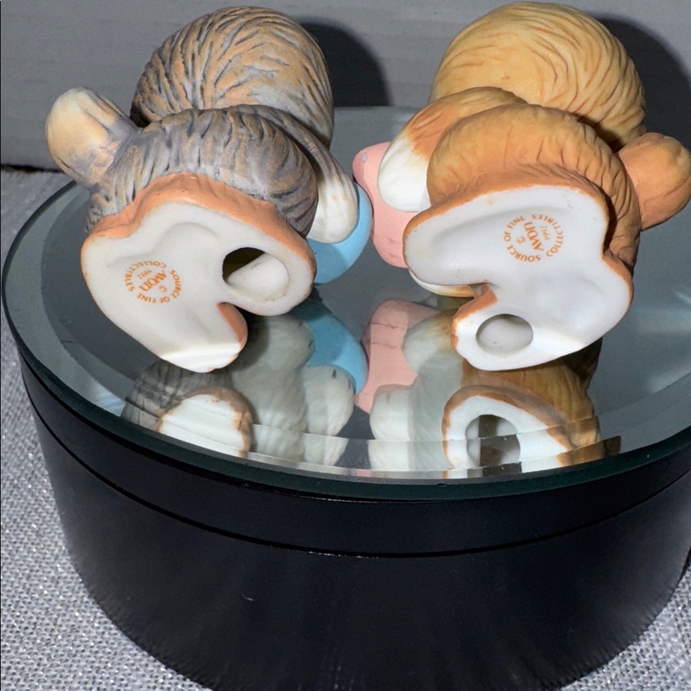 Avon "Kittens” Sharing milk and cookies Porcelain Figurines set of 2 1992 - Picture 5 of 6